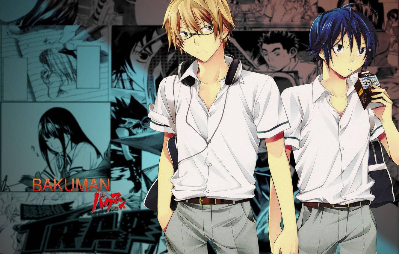《 Bakuman 》學生時期的森高與高木 壁紙 — 兩個穿著校服的動畫男孩自信地站在漫畫面板和草圖的背景前。