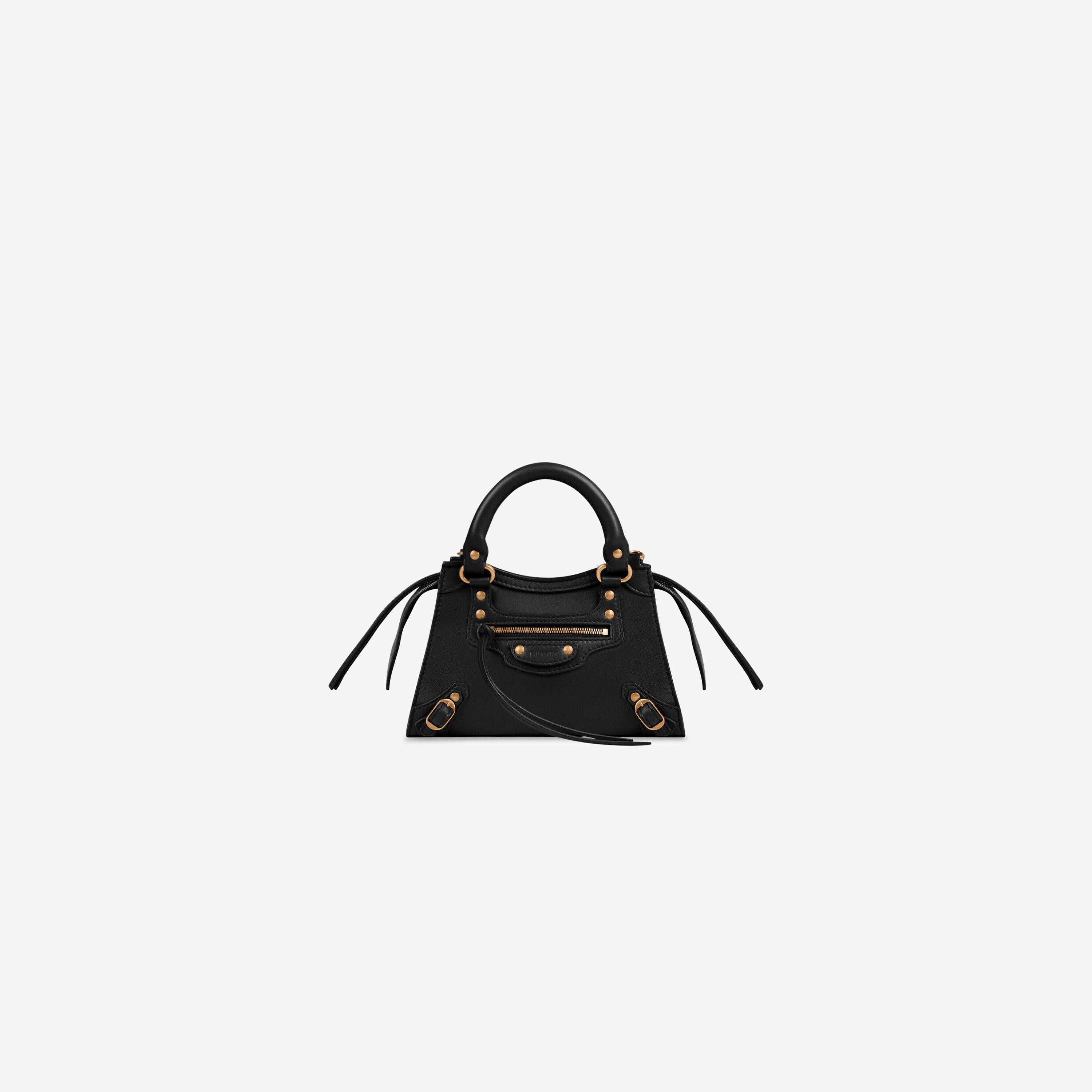 Balenciaga 手提包 壁紙 — 一款時尚的黑色皮革手提包，配有金色五金件和抽繩細節，背景為純白色。