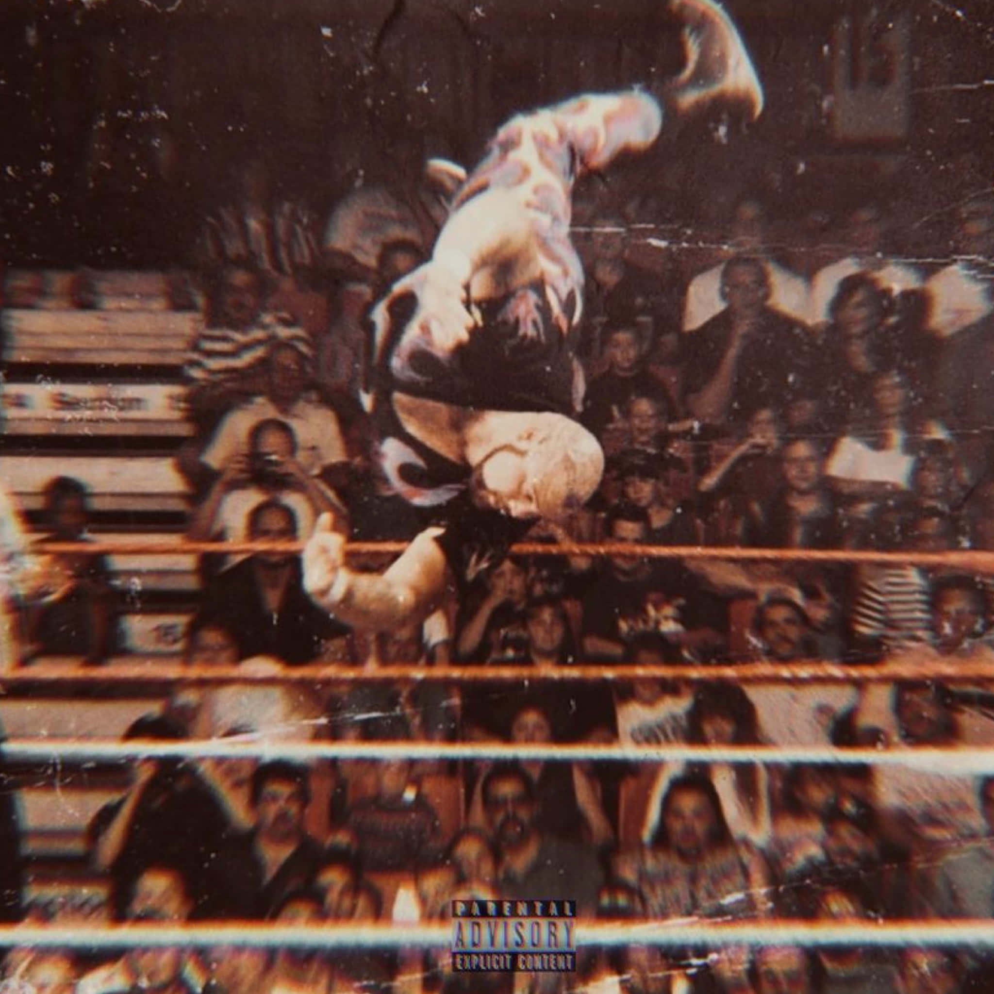 Bam Bam Bigelow空中翻轉摔角特技 壁紙 — 一名摔角手在半空中於擂台繩索上方執行高飛動作，下方有觀眾觀看，呈現粗獷復古風格。