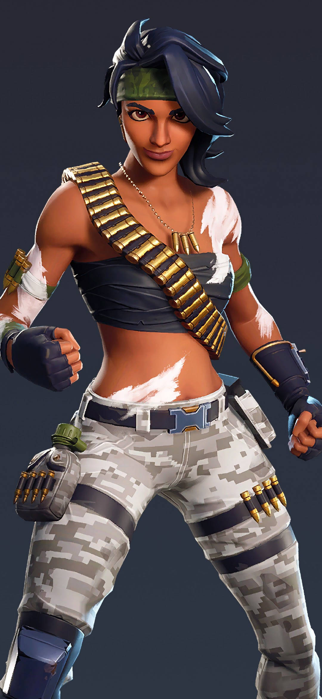 Bandolette Fortnite Skins 壁紙 — 一位身穿數碼迷彩裝備和彈藥帶的兇猛女兵，以自信的目光準備就緒。
