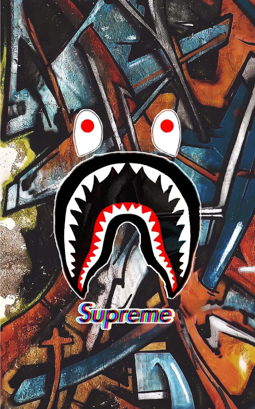 帶有鯊魚標誌和Supreme品牌文字的塗鴉牆。