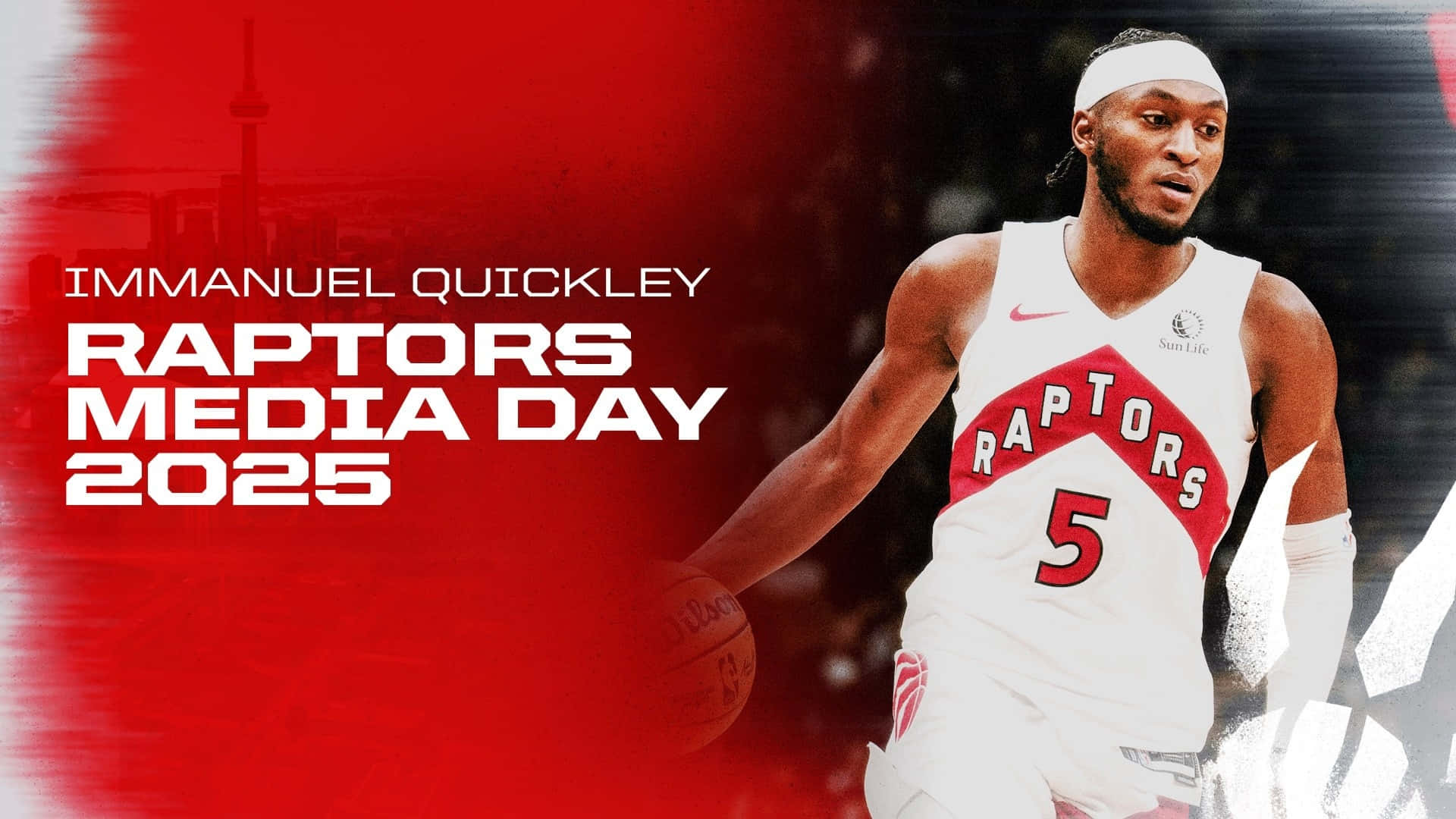  壁紙 — 籃球運動員 Immanuel Quickley 身穿多倫多速龍隊球衣，在紅色背景和城市天際線前運球。