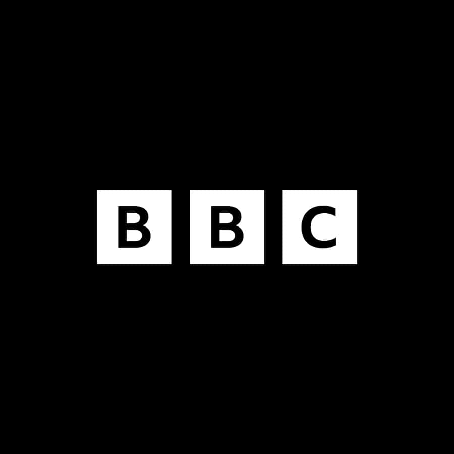 黑色背景上的白色區塊BBC標誌