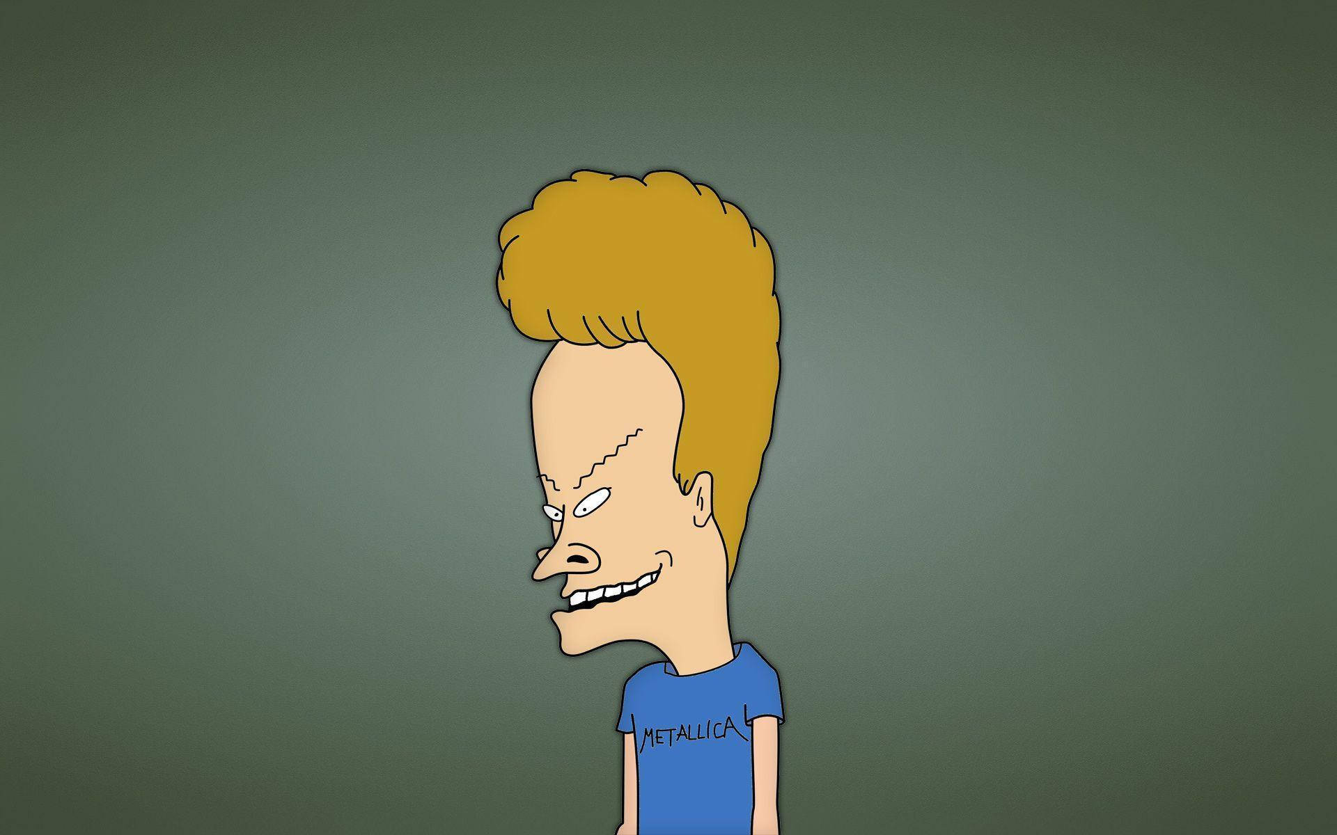 經典雙人組：Beavis 和 Butt-Head 單人肖像 壁紙 — 《癲癲喪喪》嘅Beavis側面微笑，著住藍色Metallica T恤，背景係柔和嘅綠色。