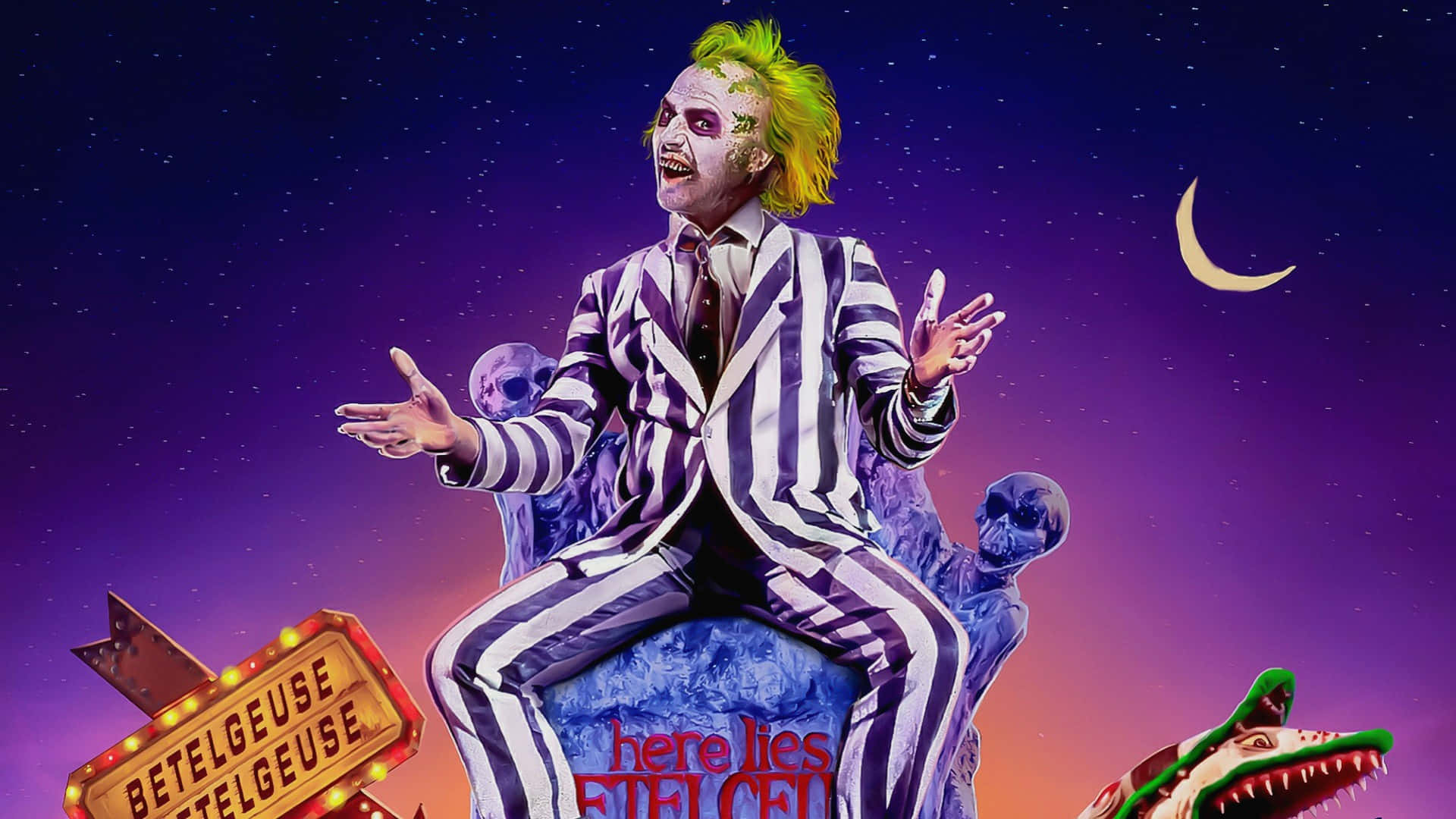 Beetlejuice 桌布 壁紙 — Beetlejuice 穿著其標誌性的條紋西裝，坐在墓碑上，背景是帶有新月和星星的紫色天空。