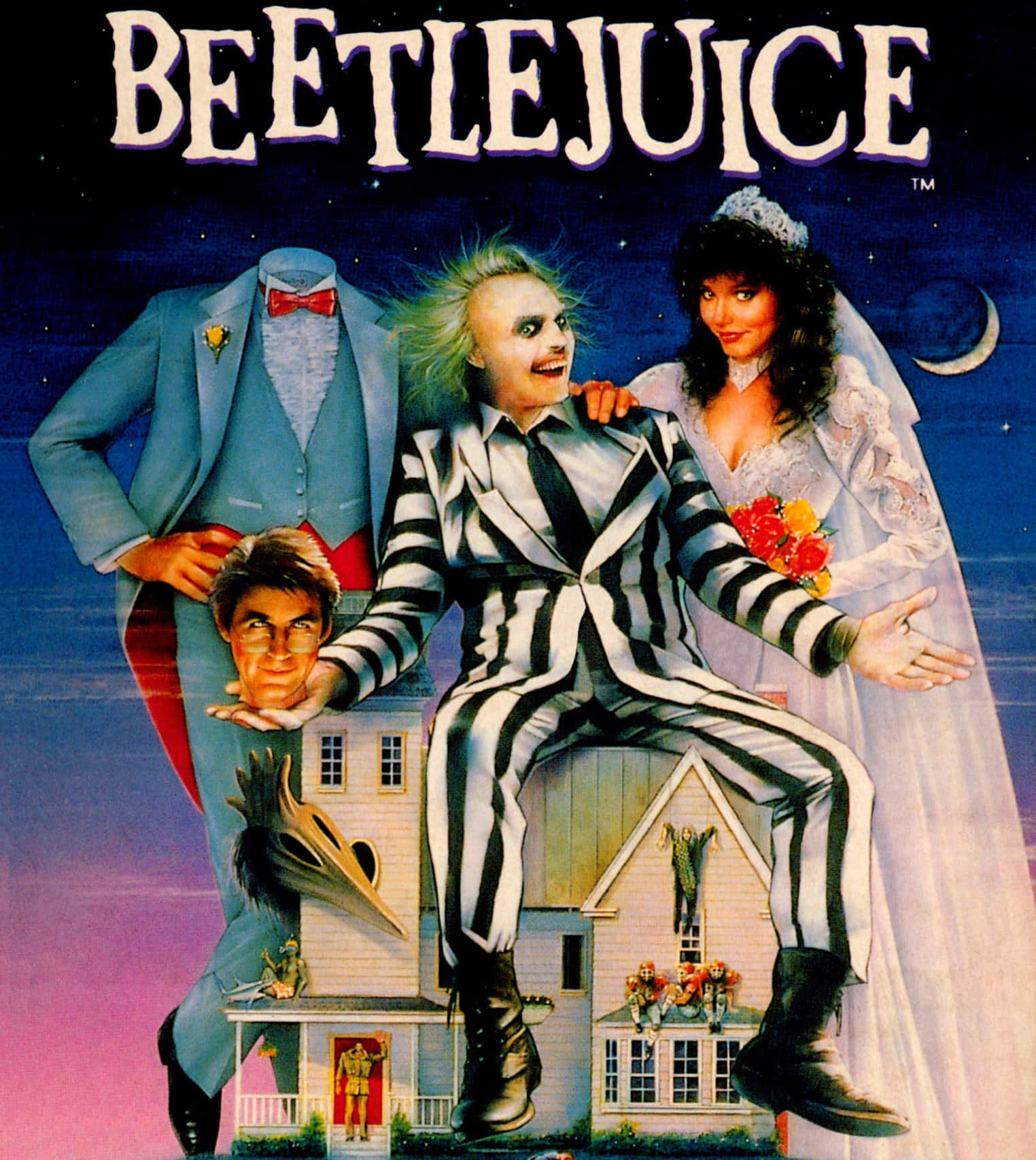 Beetlejuice 桌布 壁紙 — Beetlejuice 身穿條紋西裝，與新娘和幽靈新郎坐在房子頂上，背景是繁星點點的暮色天空。