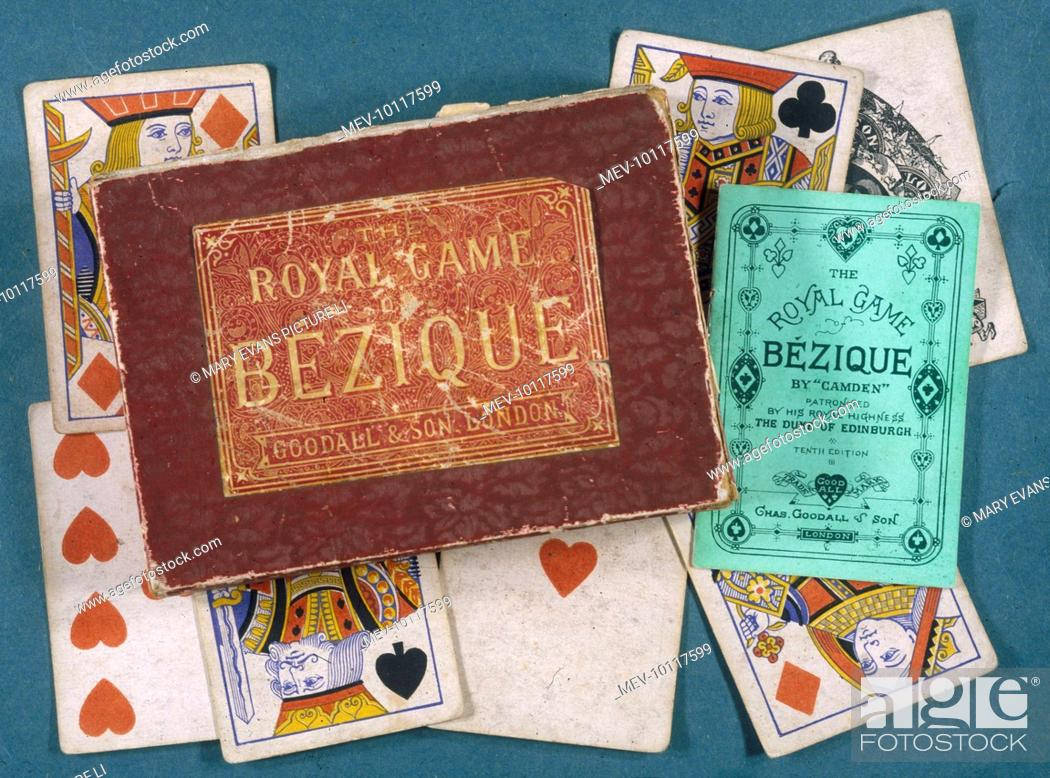 磨損的復古Bezique紙牌遊戲書籍和紙牌，青綠色背景。