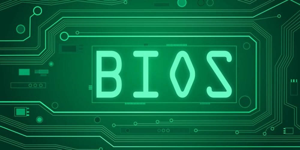 BIOS綠色標誌 壁紙 — 發光綠色BIOS文字置於詳細電路板中央，帶有霓虹電路線。