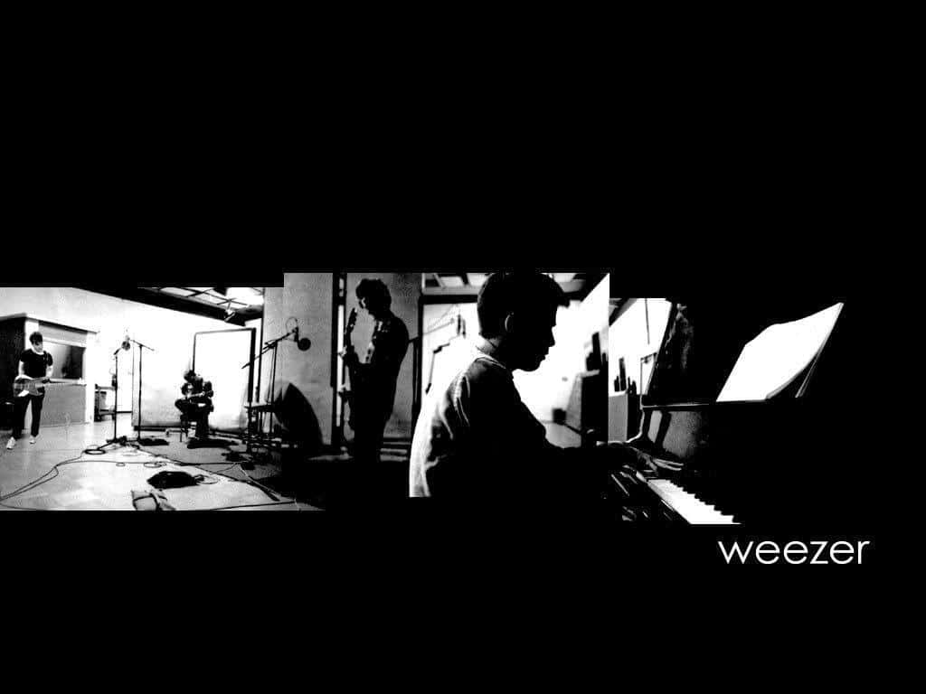  壁紙 — 黑白照片，樂隊成員在昏暗的錄音室中，一位音樂家在鋼琴前，其他人手持樂器。