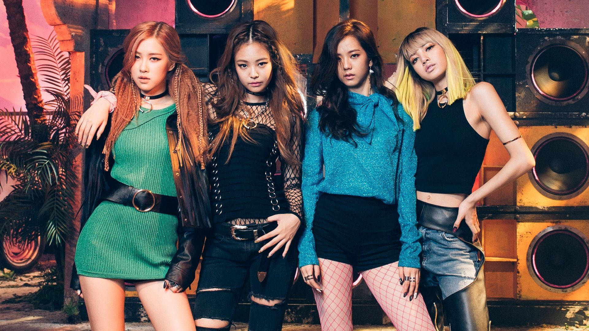 BLACKPINK 成員在 Boom Speaker 前演出《Boombayah》MV 壁紙