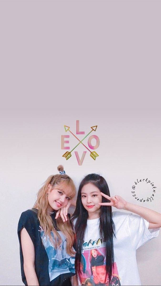 BLACKPINK Lisa 與 Jennie 白底箭頭與 LOVE 裝飾壁紙