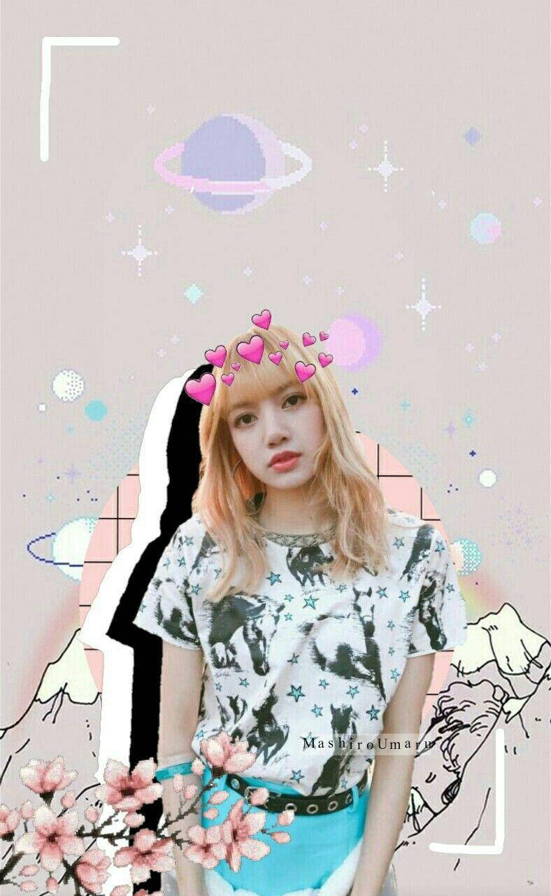 BLACKPINK LISA 太空風格 壁紙 — 一位金髮年輕女子與粉紅色心形在充滿行星和櫻花的奇幻宇宙場景中漂浮。