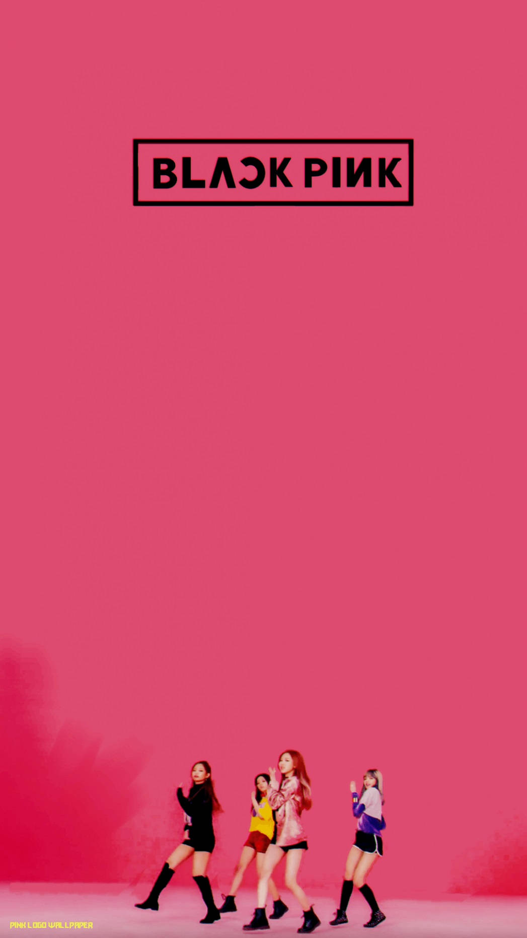 BLACKPINK Logo Ddu Du Ddu Du 壁紙 — BLACK PINK 四位成員自信地走在鮮豔的粉紅色背景前，上方黑色方框中顯示組合名稱。
