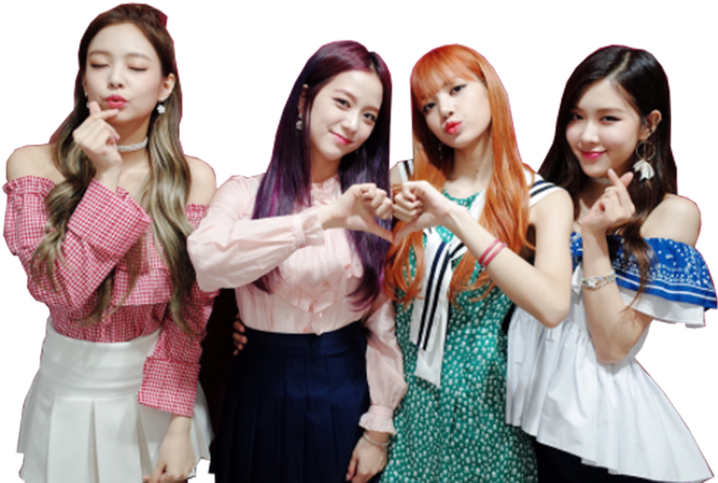 BLACKPINK成員可愛手勢合照 壁紙 — 四位時尚年輕女性在黑色背景前穿著色彩繽紛的服裝一起擺出心形手勢。