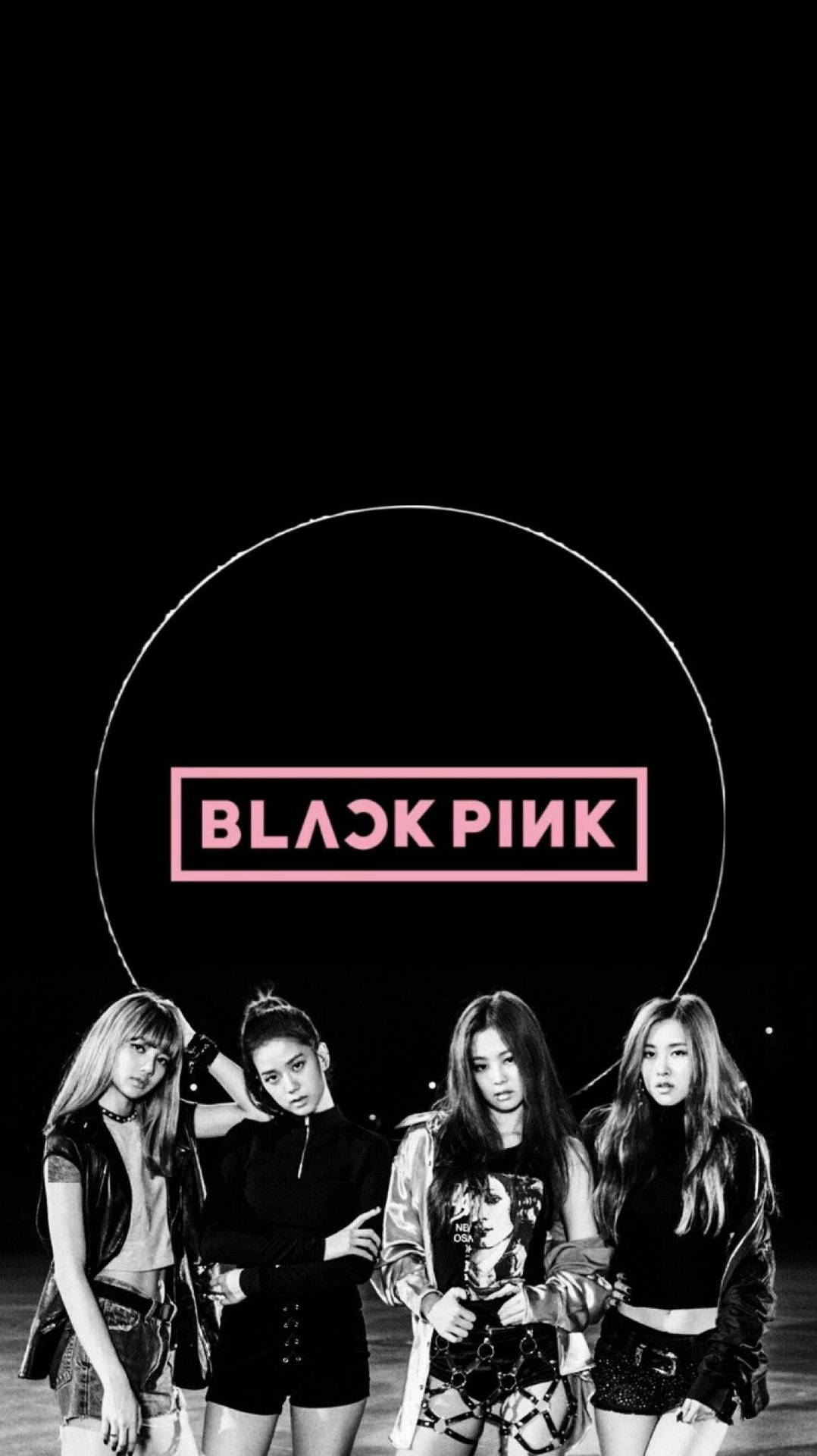 BLACKPINK成員於黑色背景上，標誌環繞於光環內的壁紙