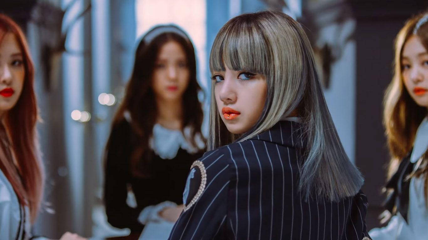 BLACKPINK成員模糊處理，唯Lisa清晰可見的壁紙