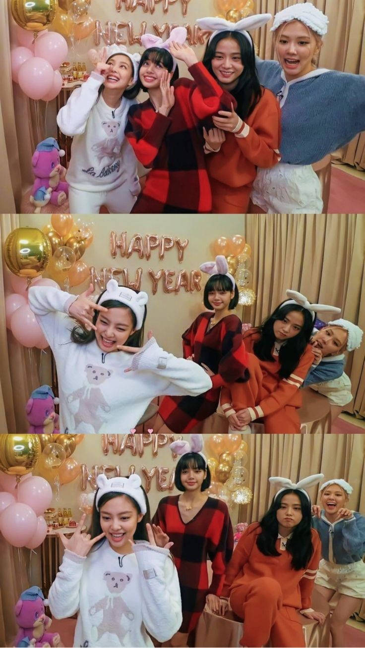 四位戴著兔耳朵的女性用氣球和節日裝飾慶祝新年。