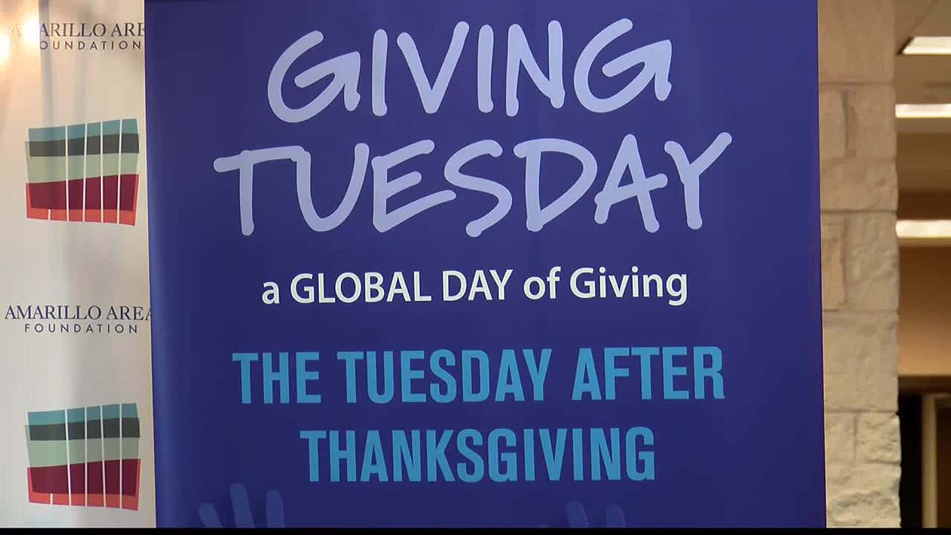  壁紙 — 藍色橫幅宣佈感恩節後的星期二為全球捐贈日「Giving Tuesday」。