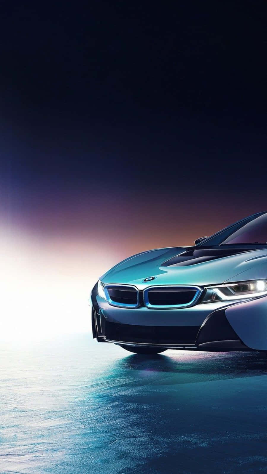 被戲劇性暮光照亮的未來感BMW i8跑車。