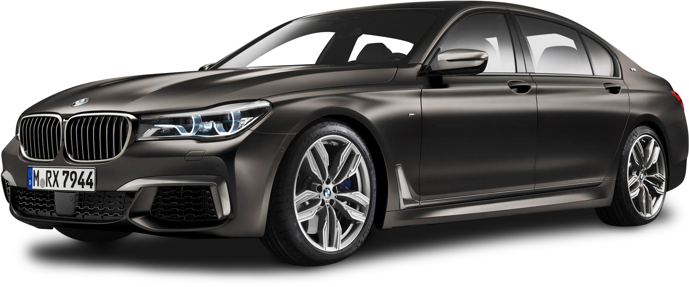 黑色BMW 5系列轎車 壁紙 — 一部時尚的啞光黑色BMW 7系轎車，配備銀色輪圈和發光頭燈，孤立地矗立在純黑色背景上。