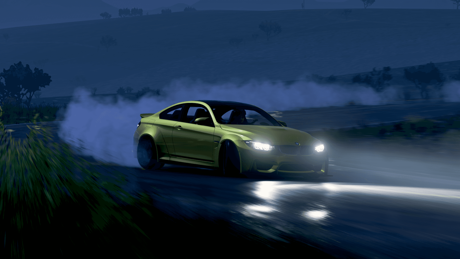 BMW 壁紙 — 一輛青檸綠色的跑車在夜間濕滑的道路上飄移，在閃爍的車頭燈下揚起白煙。