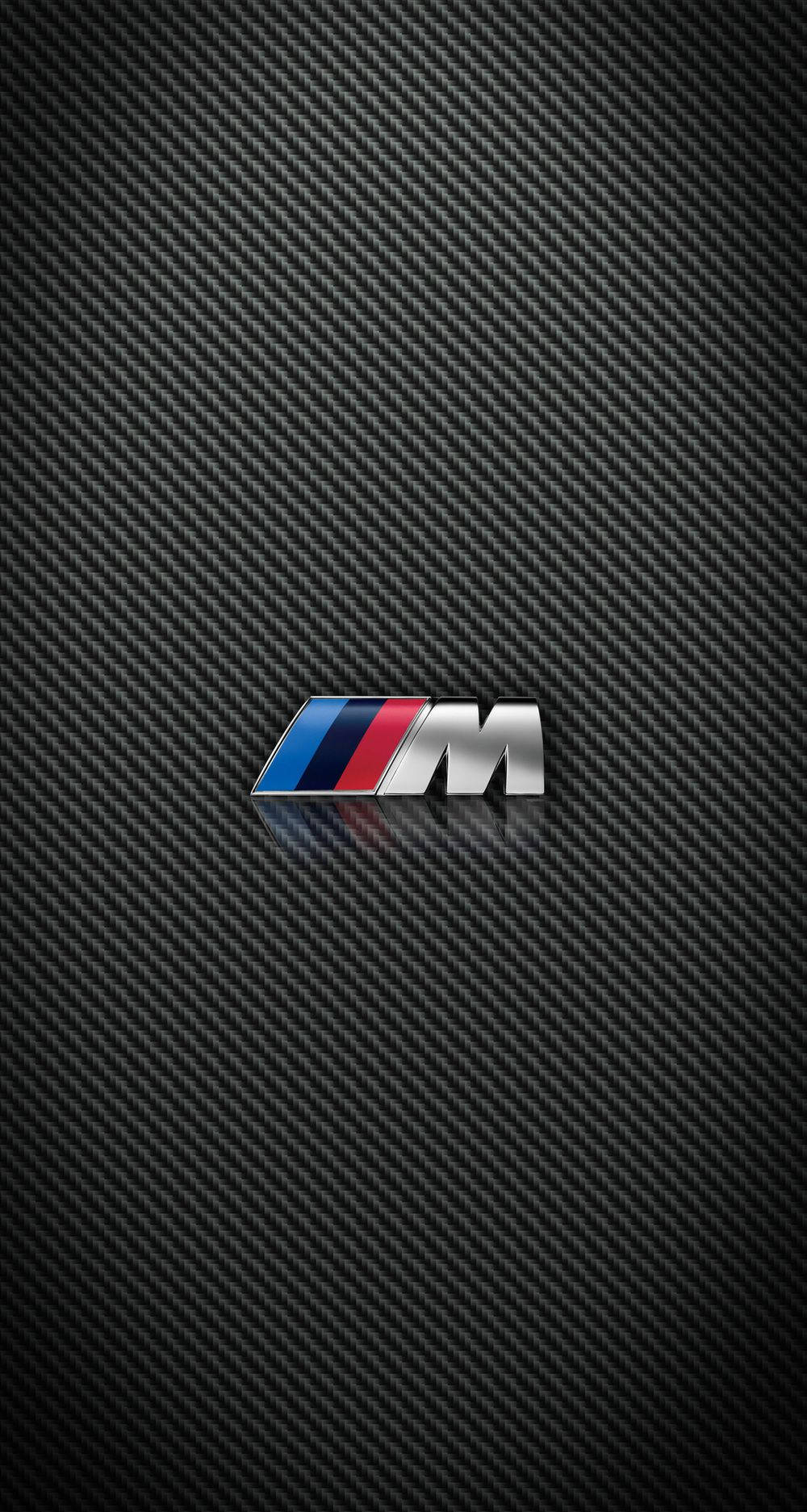 BMW M標誌在碳纖維背景上帶有反射