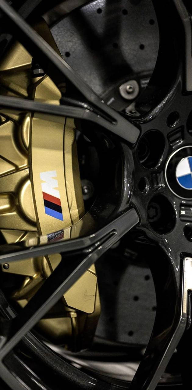 BMW M 制動卡鉗和輪圈特寫