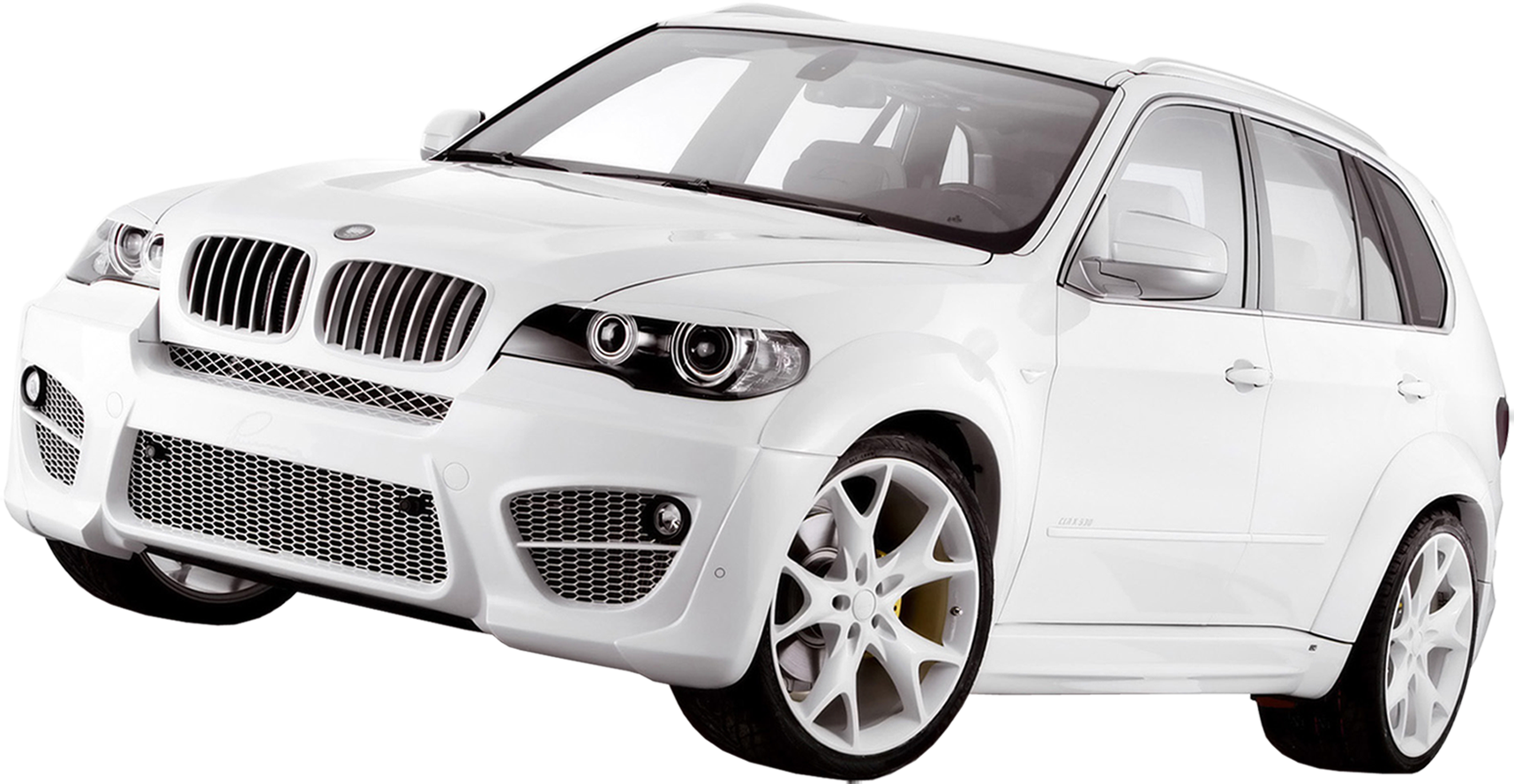 白色 BMW X5 SUV 側面視圖 壁紙 — 一輛純白色BMW X5 SUV，配備時尚合金輪圈和霸氣前格柵，在攝影棚燈光下展示。