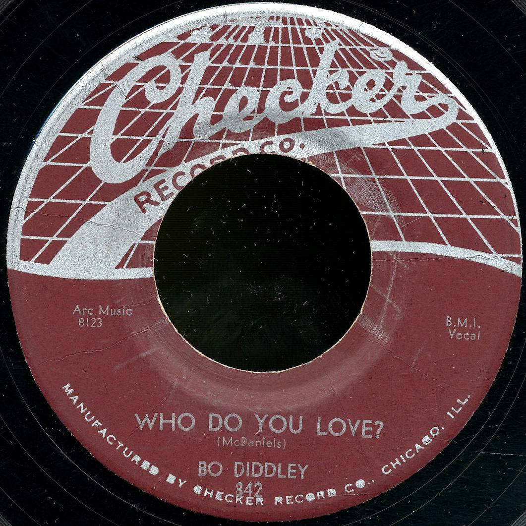 Bo Diddley《Who Do You Love?》黑膠唱片 壁紙 — 復古Checker Records黑膠唱片標籤，紅銀格紋設計，顯示歌曲名稱和藝術家Bo Diddley。