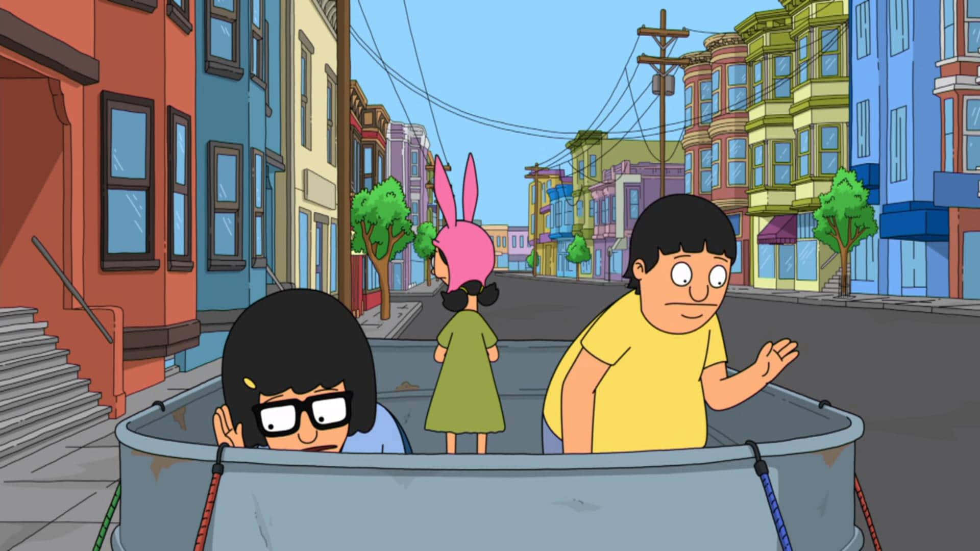 《Bob's Burgers》系列藝術圖：鮑勃與家人站在漢堡店前 壁紙 — 三個動畫角色在色彩繽紛的城市街景中，從一個大浴缸的邊緣探出頭來。