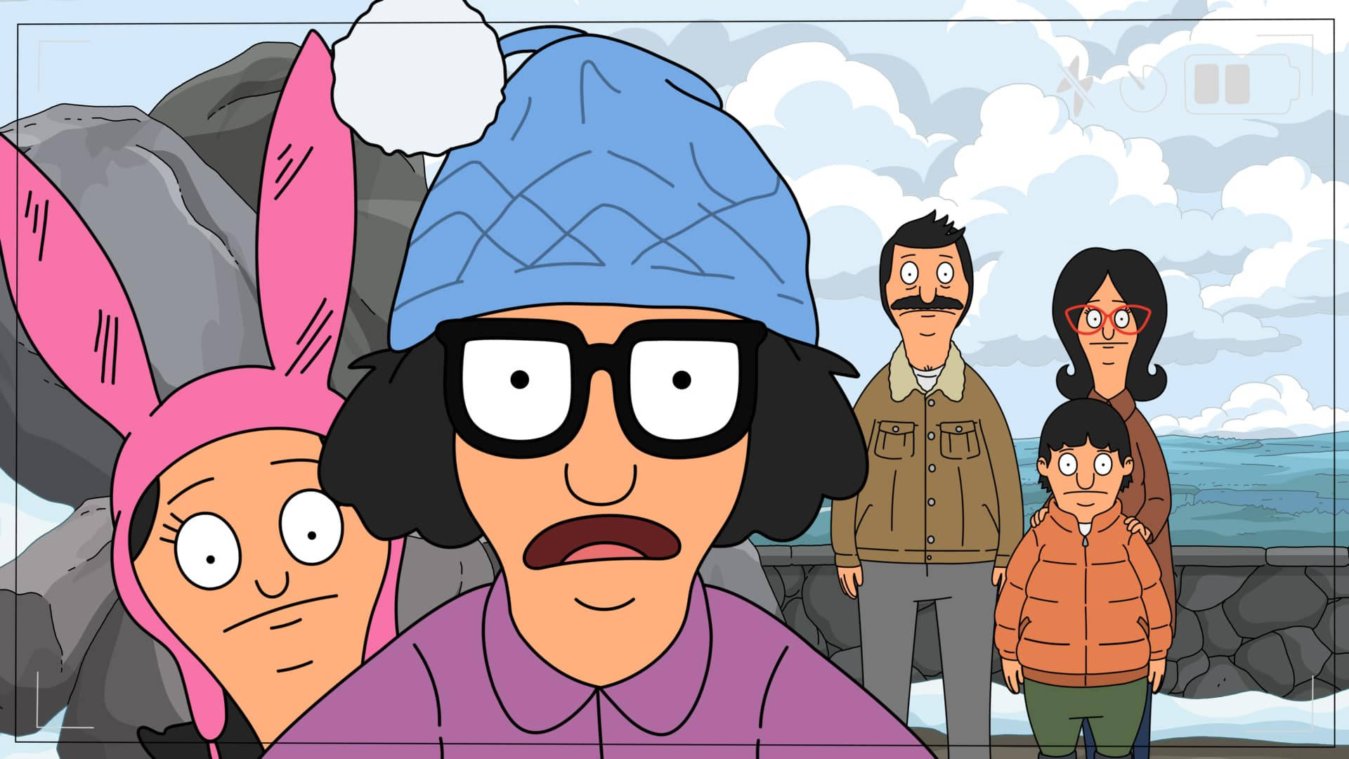 Bob's Burgers 一家在陰天時站在岩石海岸附近。