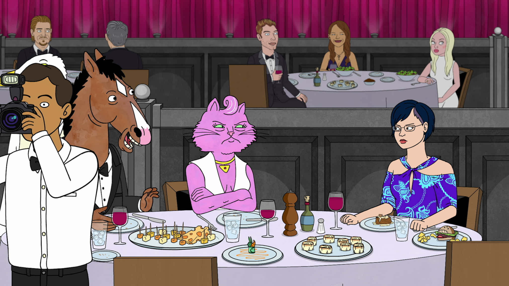 BoJack Horseman 帶來震撼回歸！ 壁紙 — 一個動畫晚餐場景，有擬人化角色，包括一匹馬和一隻粉紅貓穿著正式服裝坐在豪華餐桌旁。