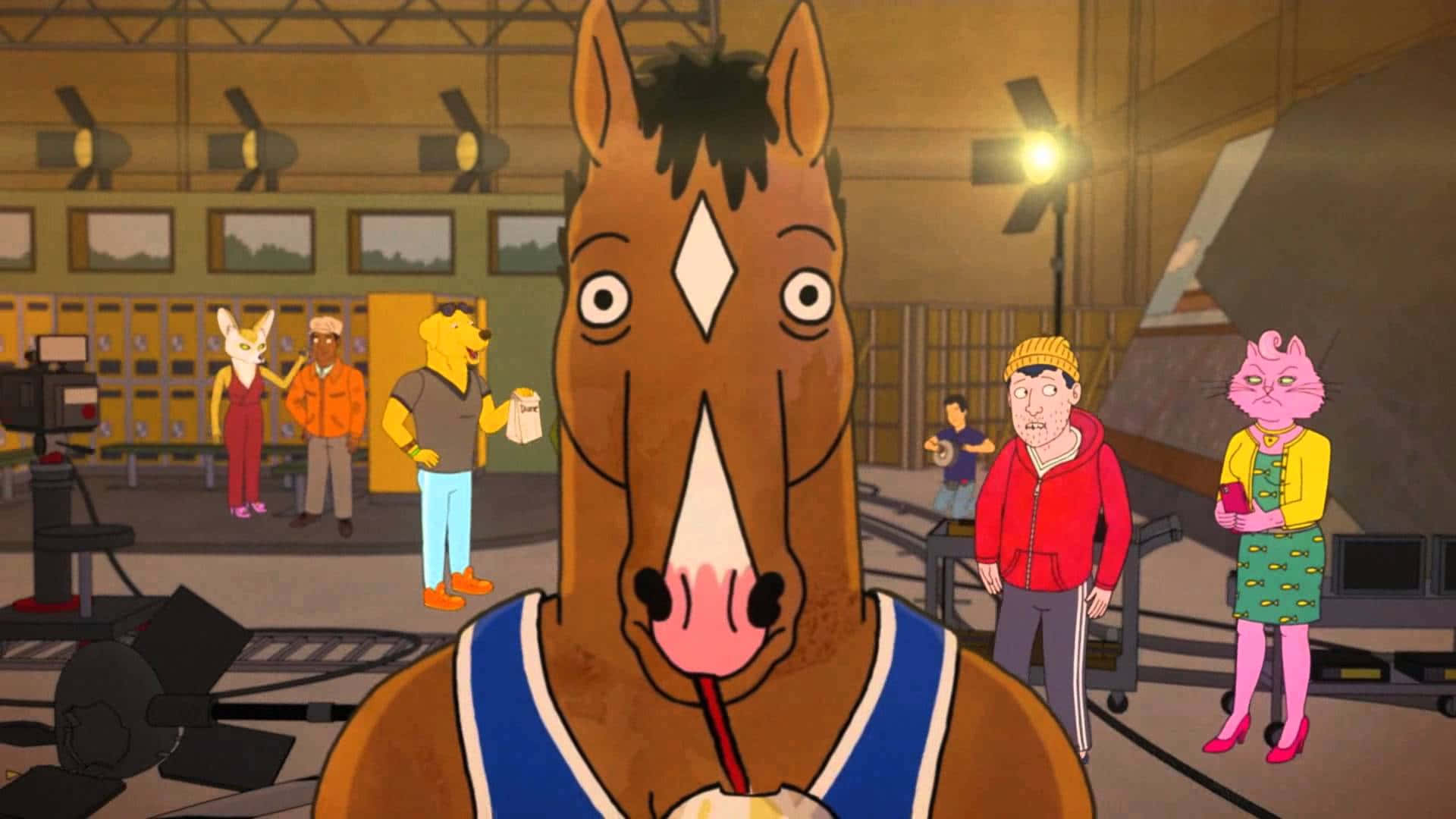 BoJack Horseman 的苦澀掙扎與悲傷故事 壁紙 — 一隻穿著籃球球衣的卡通馬在工作室裡與擬人化的動物演員一起啜飲飲料。