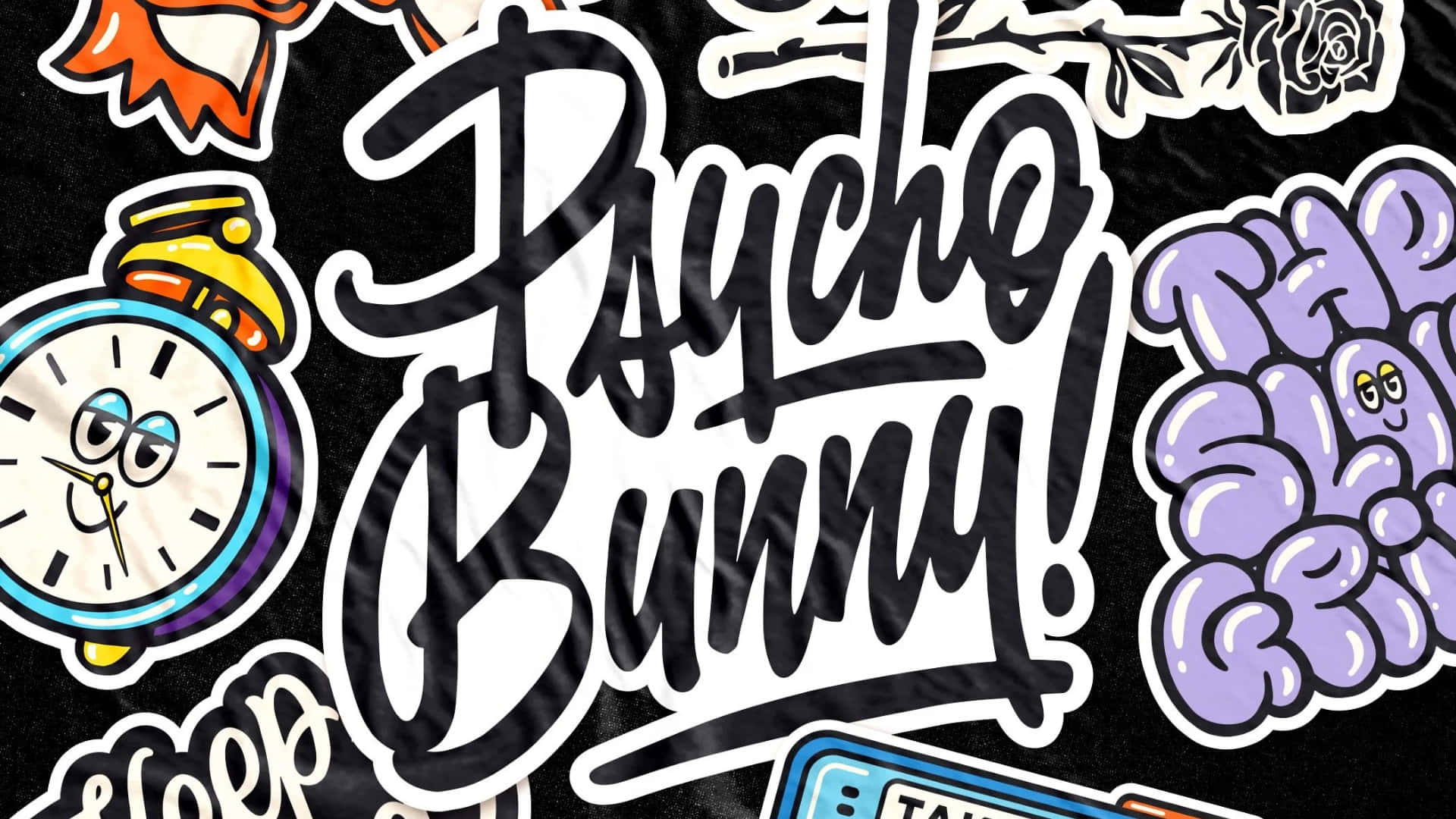 壁紙 — 大膽的黑色塗鴉風格文字寫著「Psycho Bunny」，周圍環繞著卡通貼紙，包括時鐘、大腦和紫色斑點角色，背景為深色。