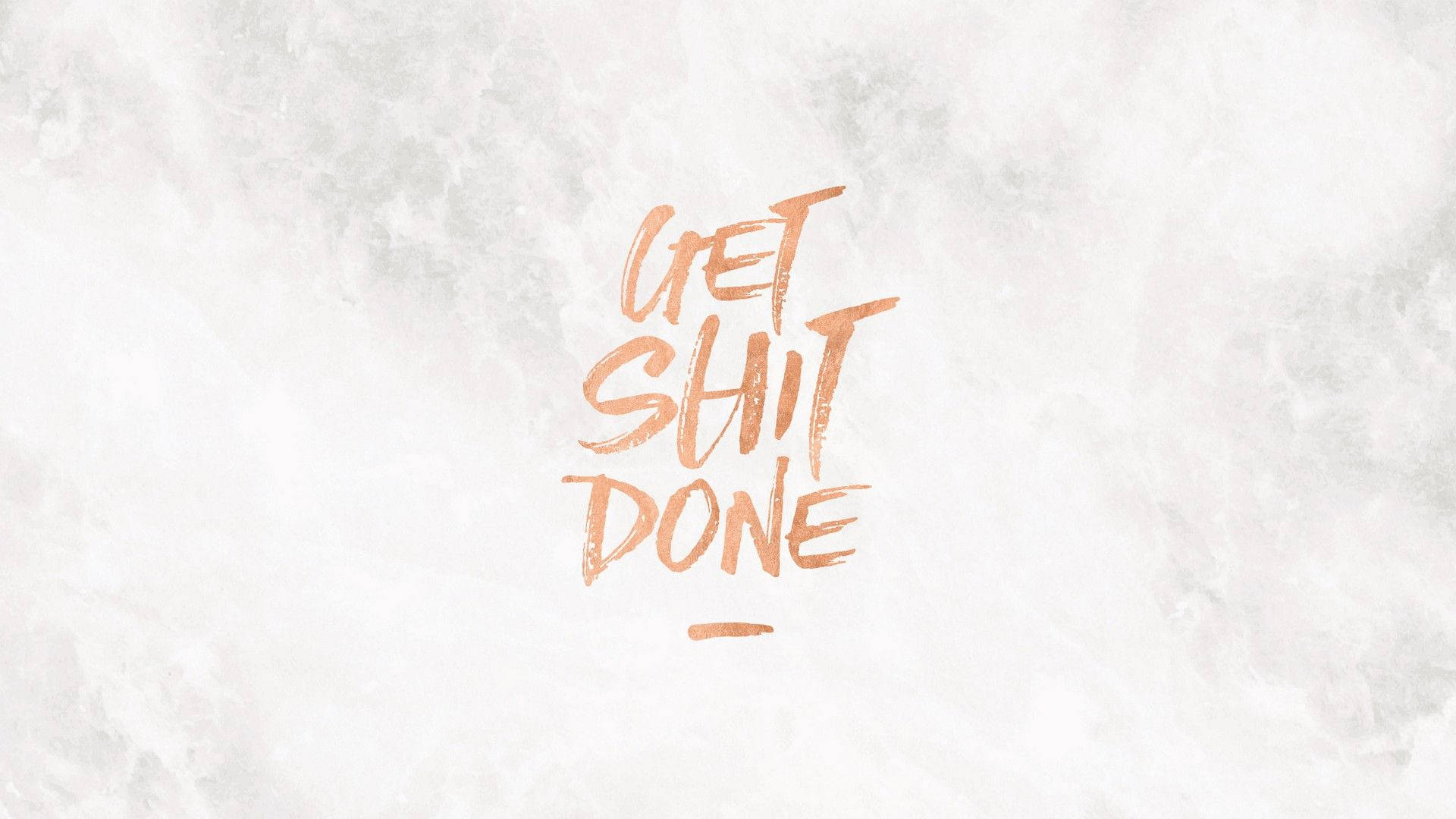 勵志語句 get shit done 以銅色畫筆寫喺紋理背景上