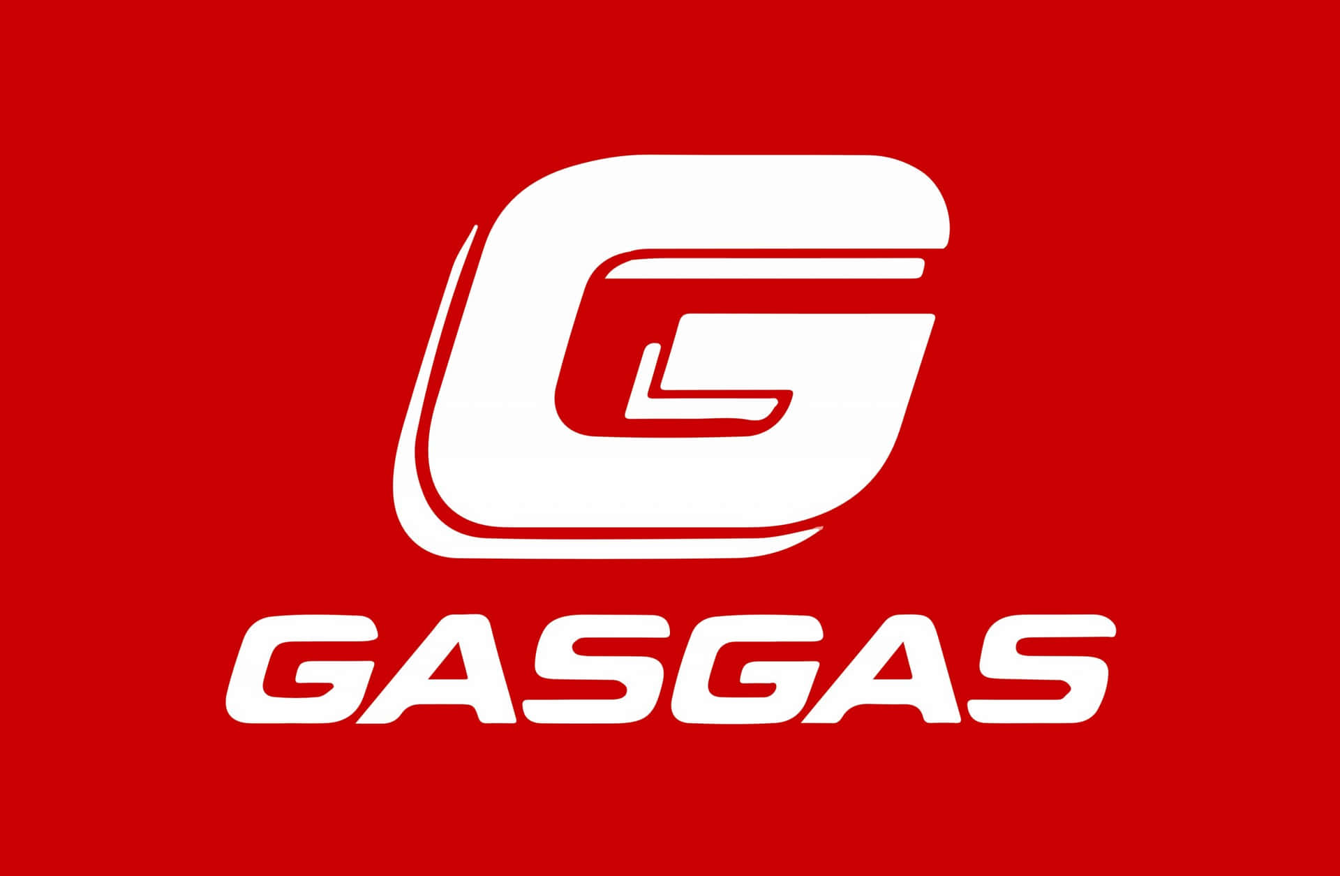  壁紙 — 大膽的白色GasGas標誌，帶有風格化的G徽章，在鮮豔的紅色背景上。