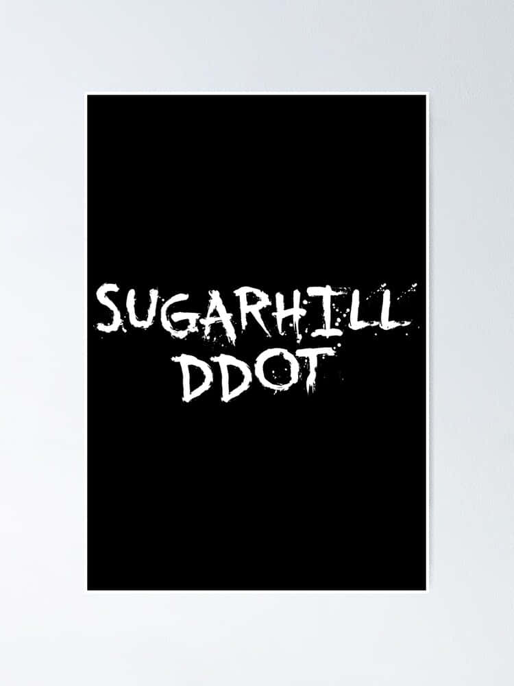 Sugarhill Ddot 桌布 壁紙 — 大膽的白色塗鴉風格文字在鮮明的黑色背景上寫著「SUGARHILL DDOT」。