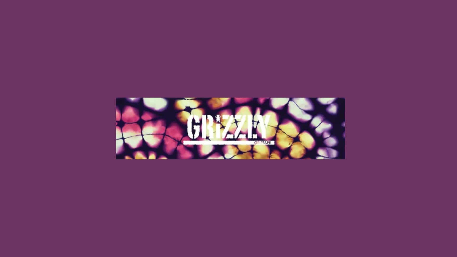  壁紙 — 粗體白色 'GRIZZLY' 文字覆蓋在發光的粉紅色、黃色和紫色細胞的鮮豔抽象圖案上，背景為純紫色。
