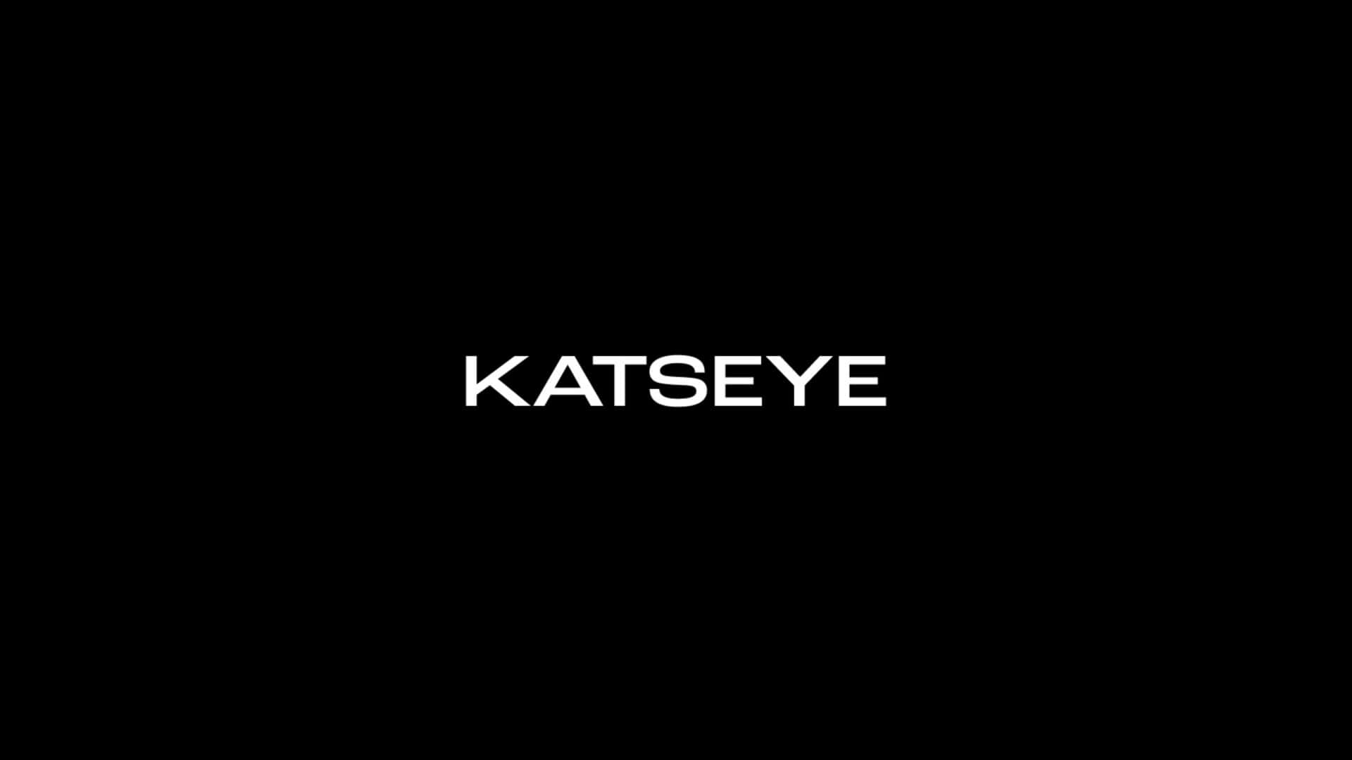  壁紙 — 粗體白色文字拼寫KATSEYE，居中於純黑色背景上。