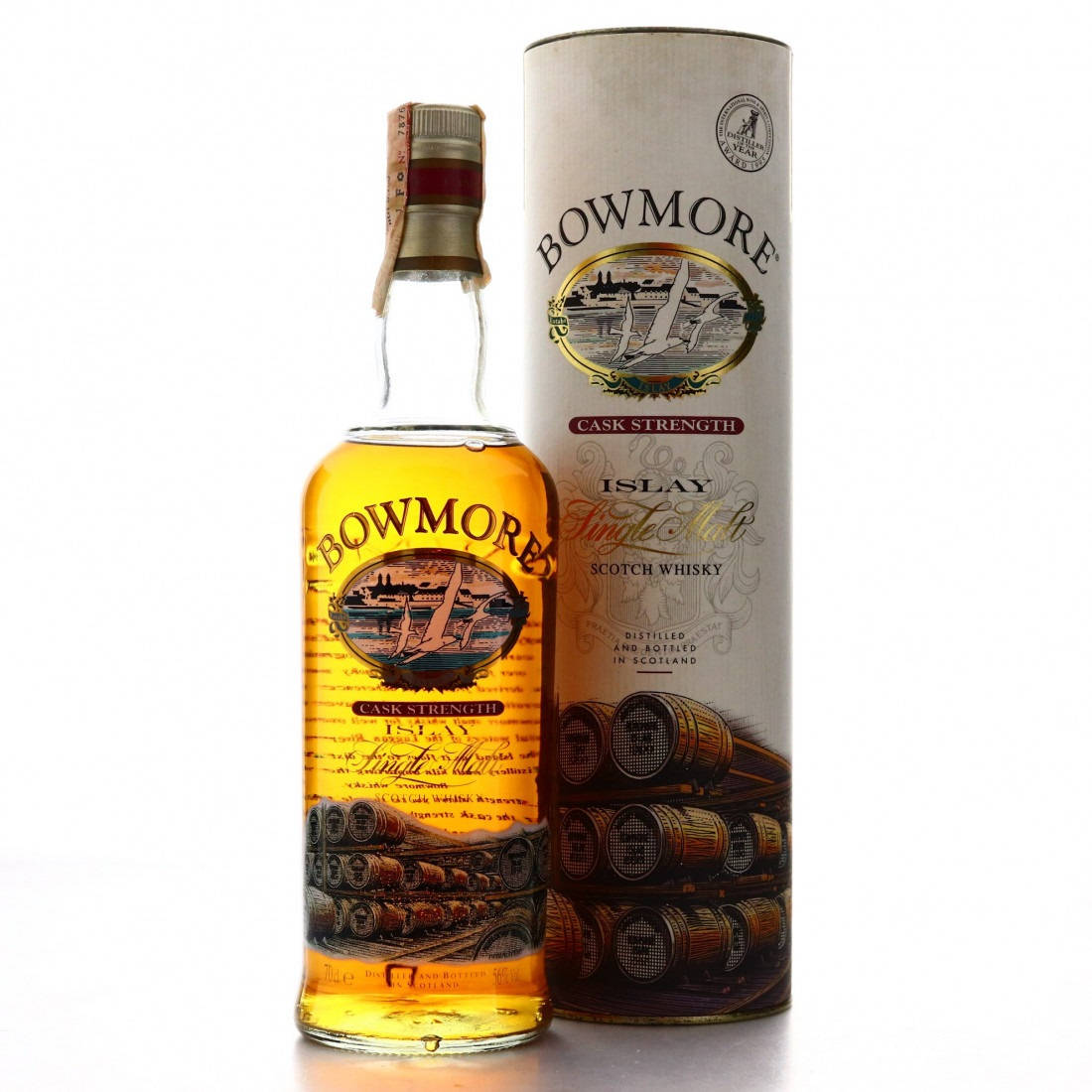 Bowmore Islay Single Malt Scotch Whisky 酒瓶和圓筒，帶有木桶圖案。