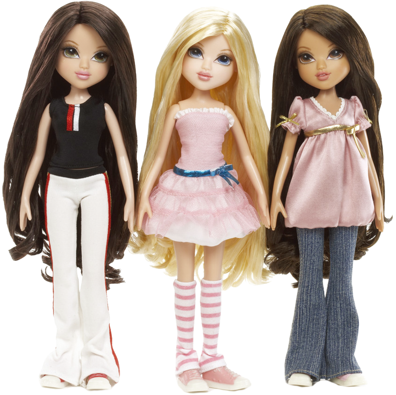 Bratz娃娃三重奏時尚姿勢 壁紙 — 三個長髮、穿著不同服飾的 Bratz 公仔並排站在純色背景前。