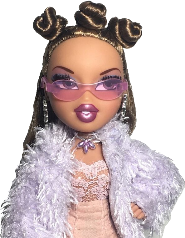 Bratz娃娃時尚造型 壁紙 — 一個辮子髮髻的娃娃，戴著粉紅色太陽眼鏡和毛絨絨的薰衣草色外套，背景為黑色。