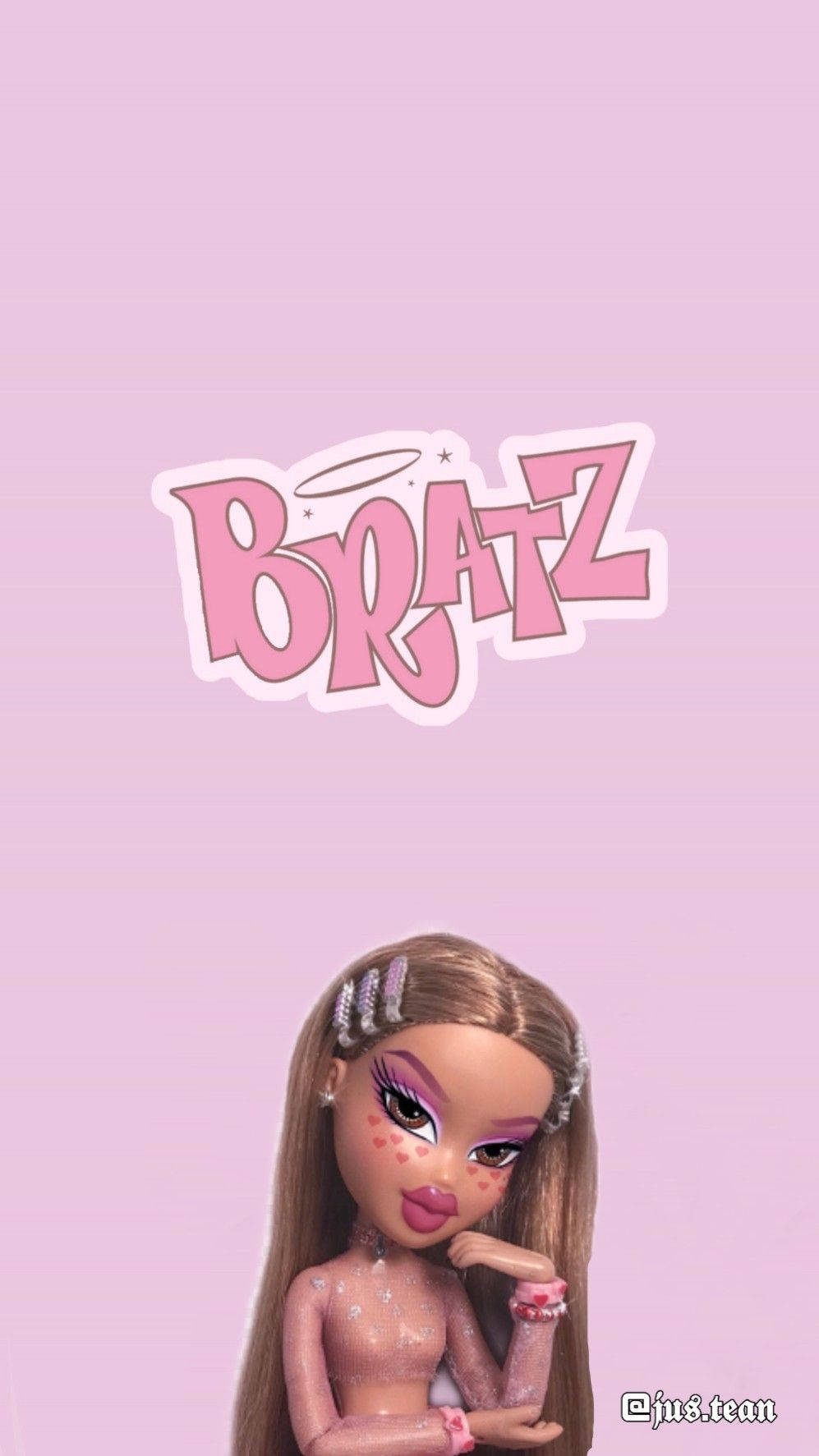Bratz公仔，帶有閃亮化妝和長髮，粉紅色背景。