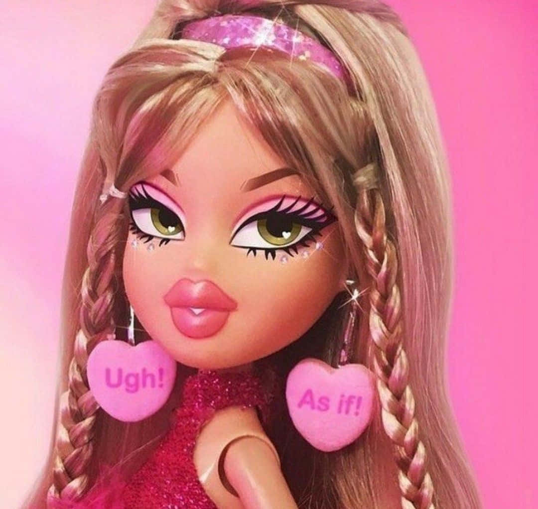 Bratz娃娃美學耳環 壁紙 — 一個金髮辮子、戴粉紅色心形耳環的 Bratz 公仔，在充滿活力的粉紅色背景上說「Ugh!」和「As if!」。