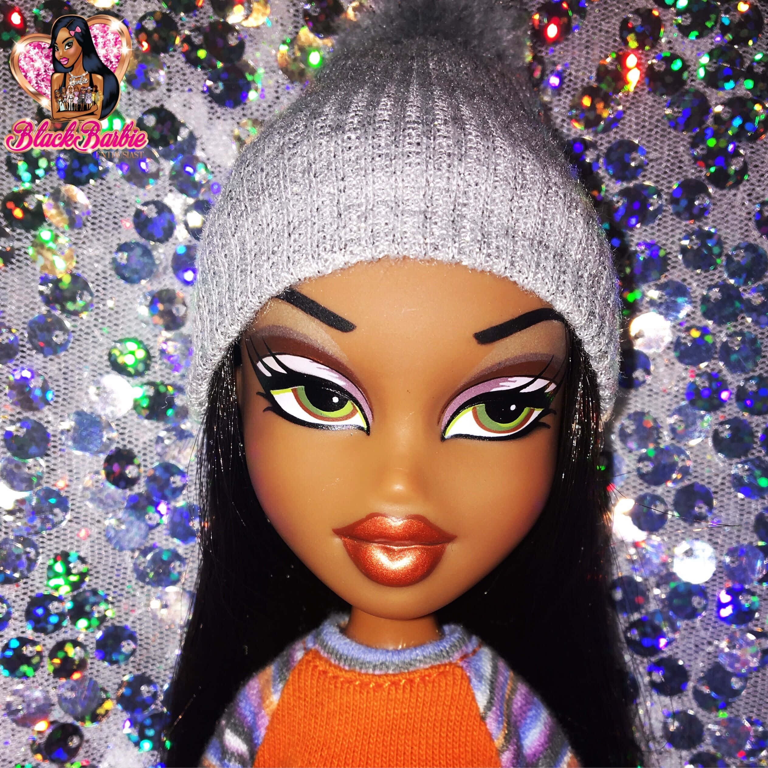 Bratz玩偶美學Beanie 壁紙 — 一個擁有鮮綠色眼睛和金屬唇的 Bratz 公仔，戴著灰色冷帽，背景是閃爍的多色背景。
