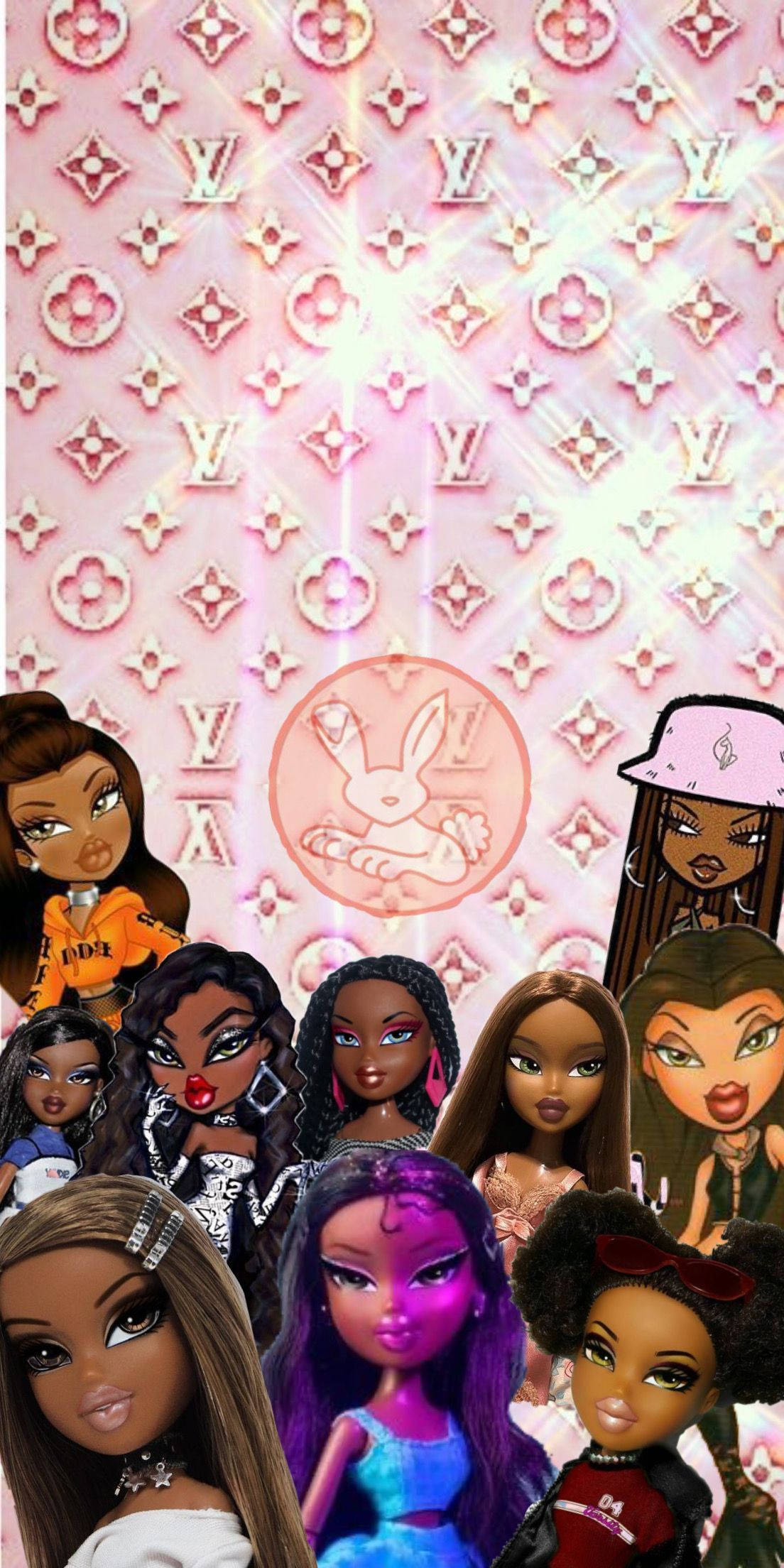 Bratz玩偶路易威登 壁紙 — Bratz 公仔穿著鮮豔的街頭服飾，在粉紅色 Louis Vuitton 字母組合壁紙前擺姿勢，帶有發光效果。