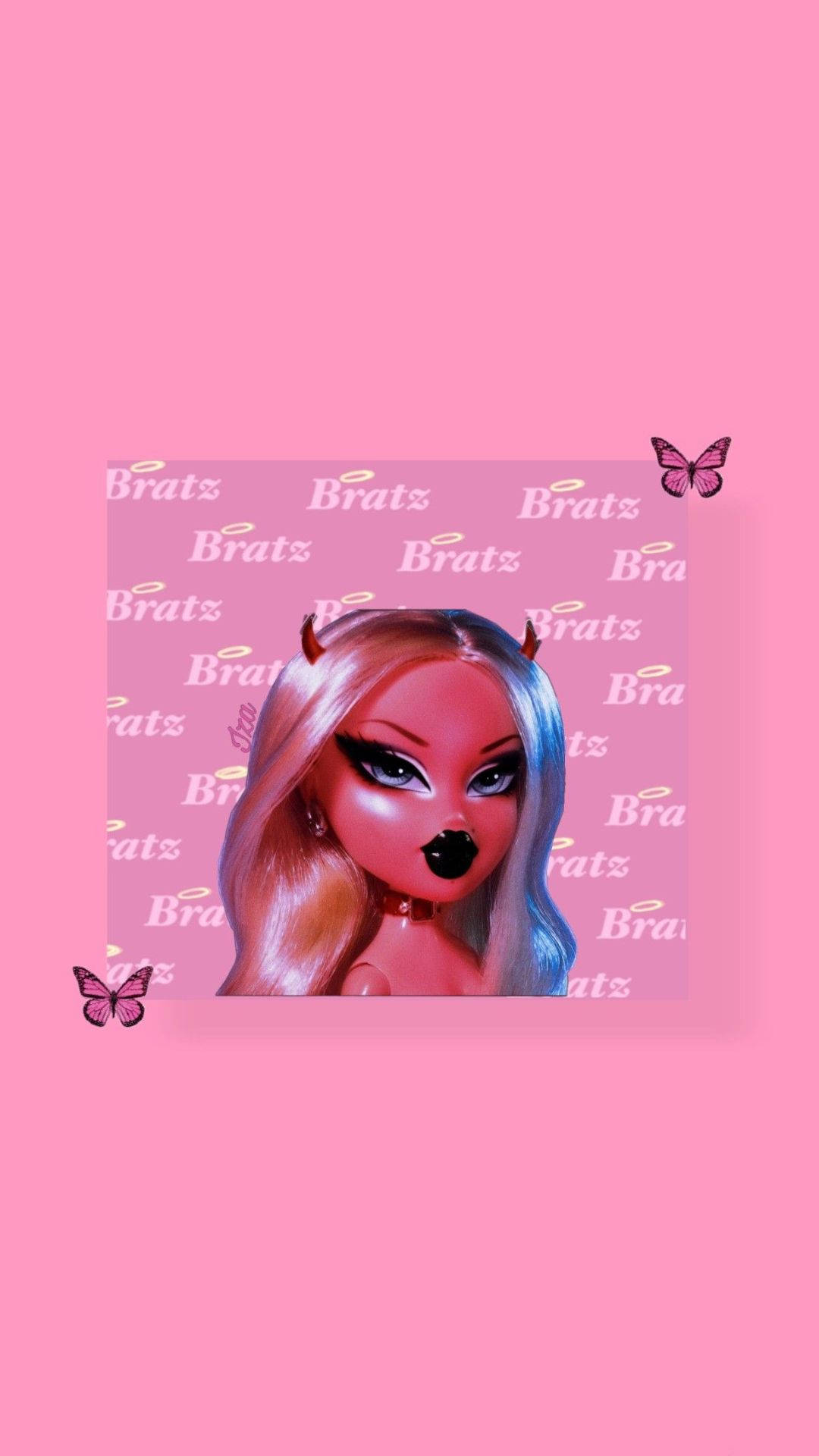 Bratz芭比Baddie頭像 壁紙 — 一個帶有惡魔角和黑色嘴唇的 Bratz 娃娃，位於粉紅色背景中央，背景上有重複的 Bratz 文字和蝴蝶。