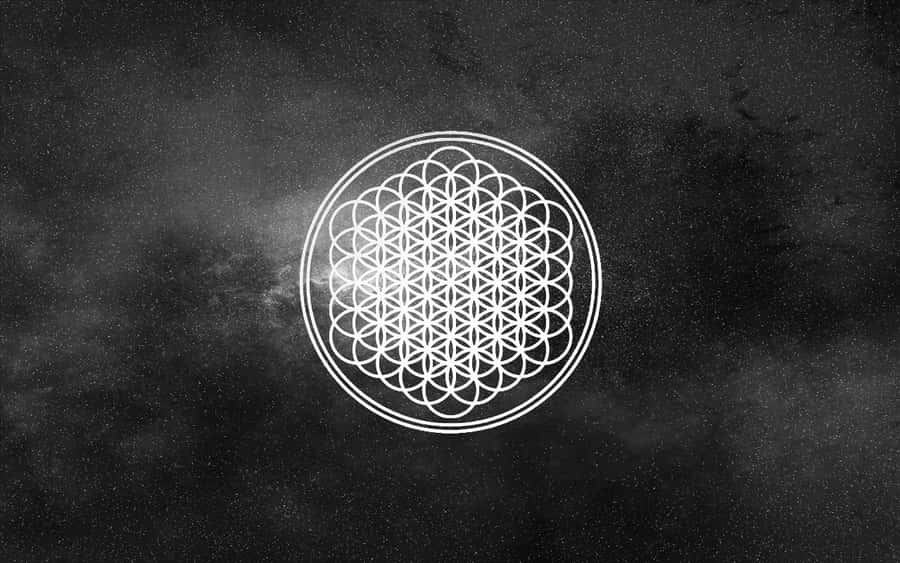 Bring Me The Horizon《Sempiternal》標誌 壁紙 — 一個發光的白色生命之花符號漂浮在黑暗的宇宙星雲背景上。