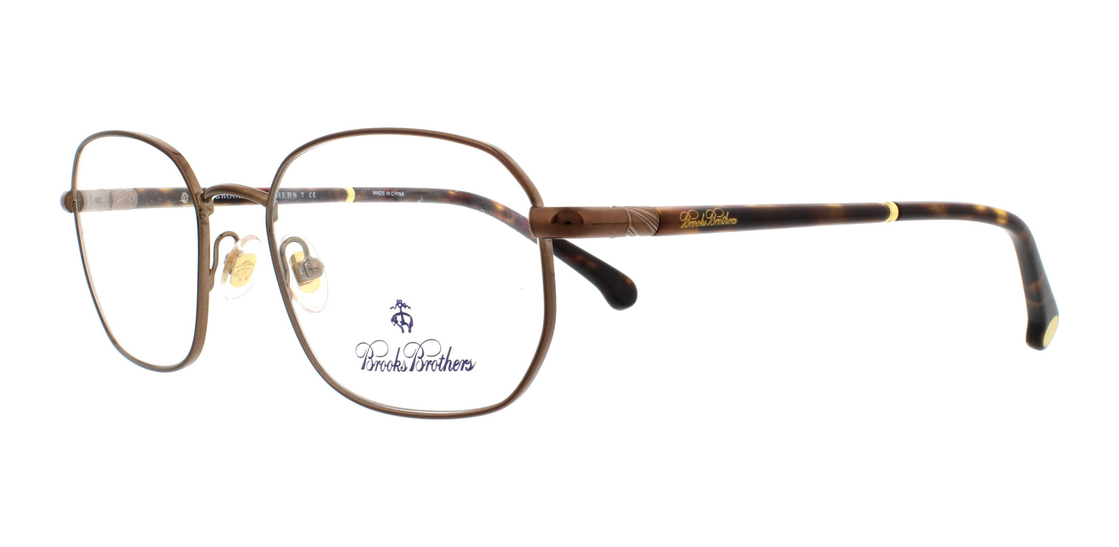 Brooks Brothers BB1026眼鏡 壁紙 — 優雅的棕色玳瑁框Brooks Brothers眼鏡，帶有金色點綴和透明鏡片，置於白色背景上。