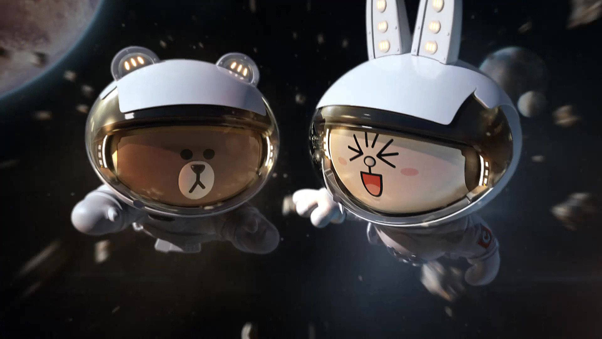 兩個穿著太空衣的卡通角色在星星和行星之間漂浮。